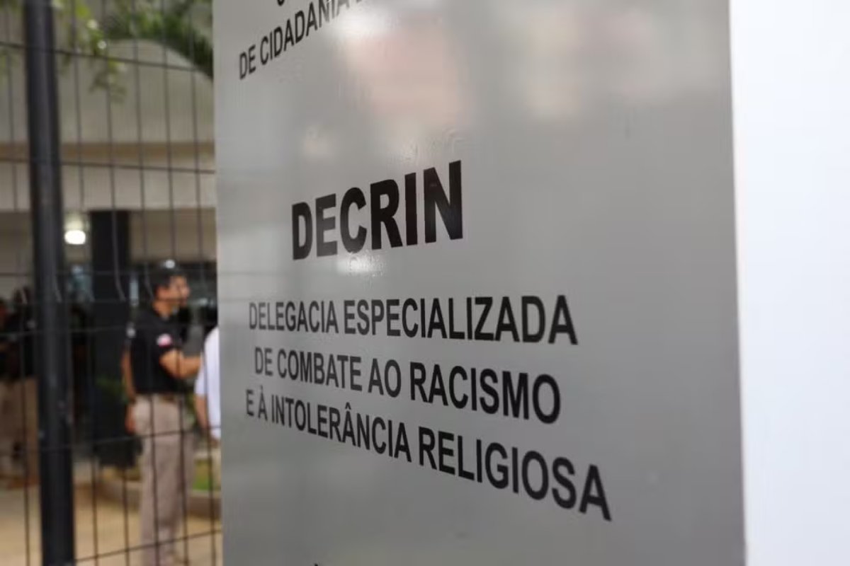 Mulher trans denuncia agressão e transfobia dentro de condomínio em Salvador