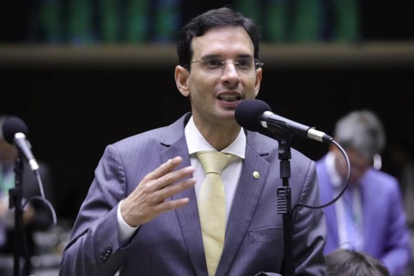 [Leo Prates prevê análise do fim da escala 6x1 em comissão no dia 26 de maio ]