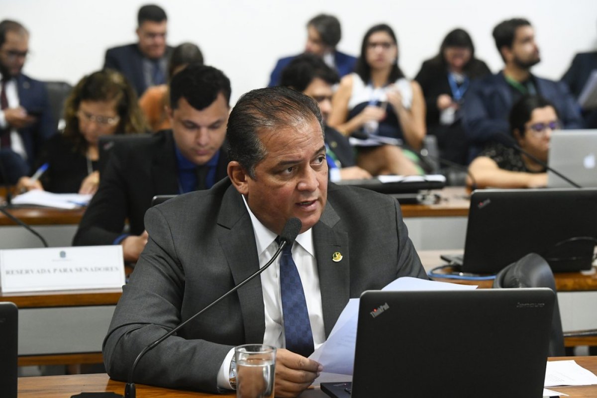 Governo deve editar MP para liberar recursos para combater o coronavírus, diz líder