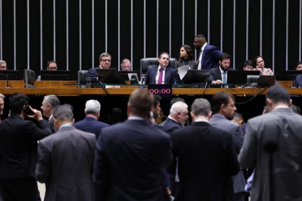 [Câmara aprova projeto que aumenta penas para estupro e exploração sexual infantil]