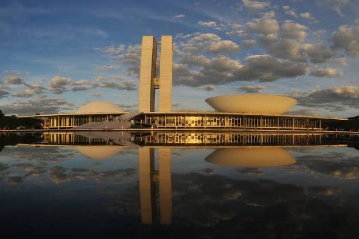 Governo defende que aprovação de PECs vão reduzir gastos de estados e municípios