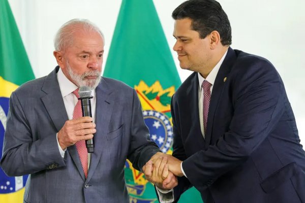 [ Alcolumbre pede agenda com Lula para restabelecer relação após derrota de Messias]