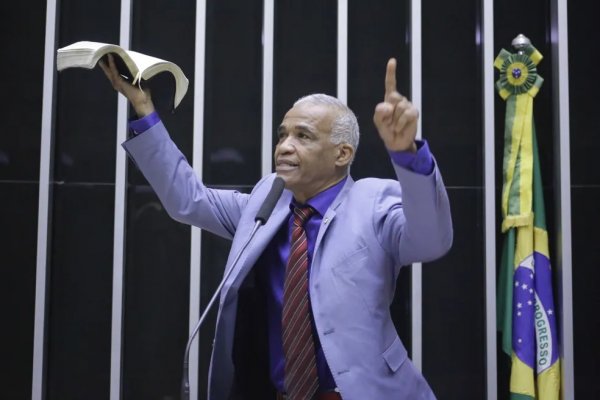[Pastor Isidório protocola PL que garante acesso exclusivo de banheiros femininos a mulheres do sexo biológico]