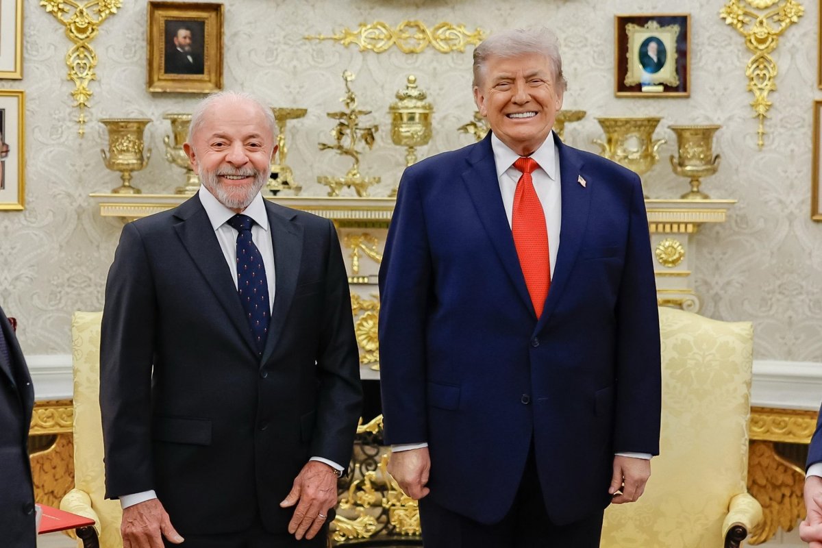 Lula diz que pretendia entregar foto de Trump com ex-presidente do Corinthians, mas esqueceu Lula diz que pretendia entregar foto de Trump com ex-presidente do Corinthians, mas esqueceu