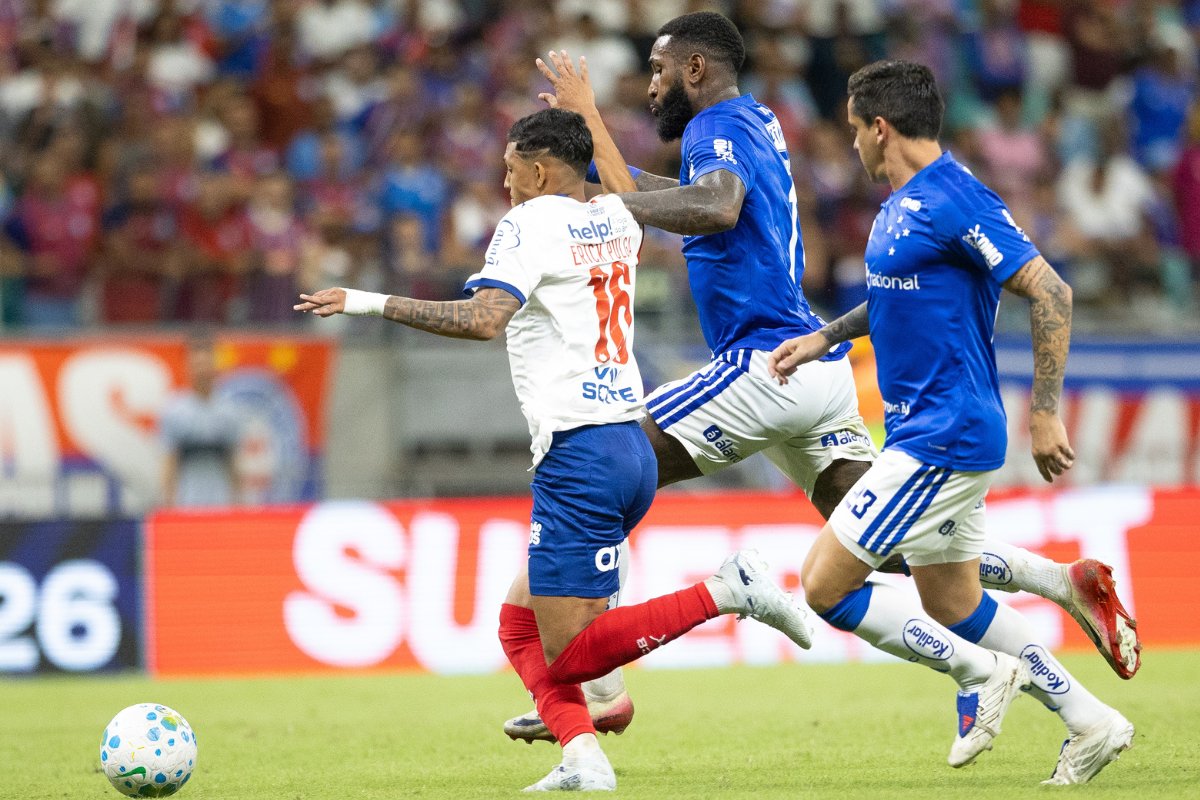 Bahia leva virada do Cruzeiro na Fonte Nova e aumenta pressão sobre Rogério Ceni