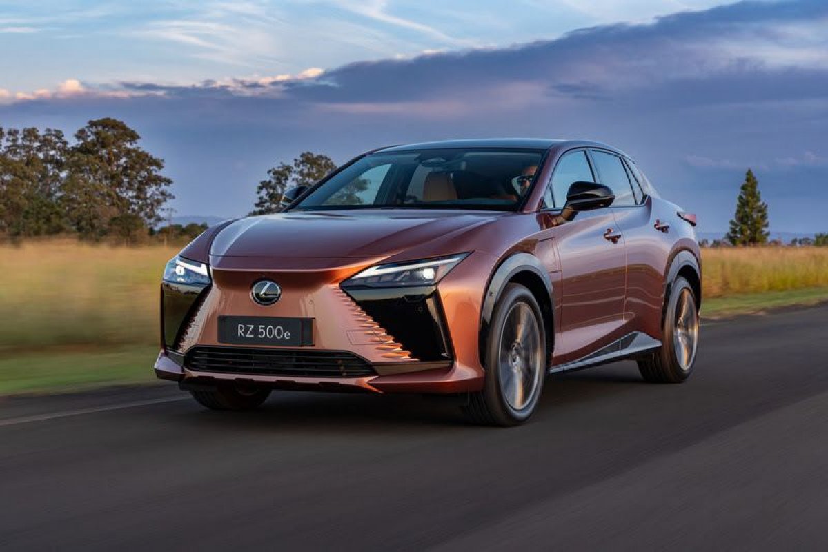 Lexus RZ 500e chega ao Brasil para ser 1° SUV elétrico da marca