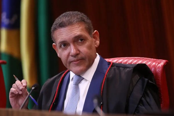 [ Kassio assume TSE após aproximação com governo Lula e sob desconfiança de aliados de Bolsonaro]