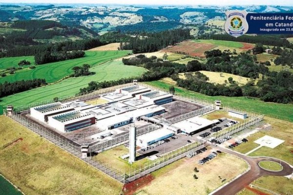 [Assassinato de policiais e militares prevê reclusão em presídios federais de segurança máxima]
