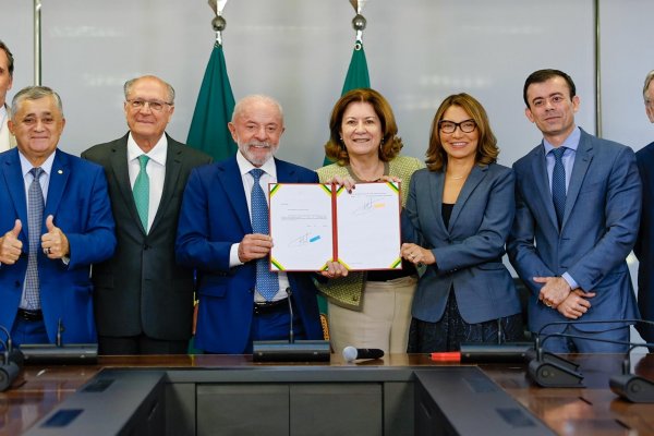 [Lula assina medida provisória que zera 