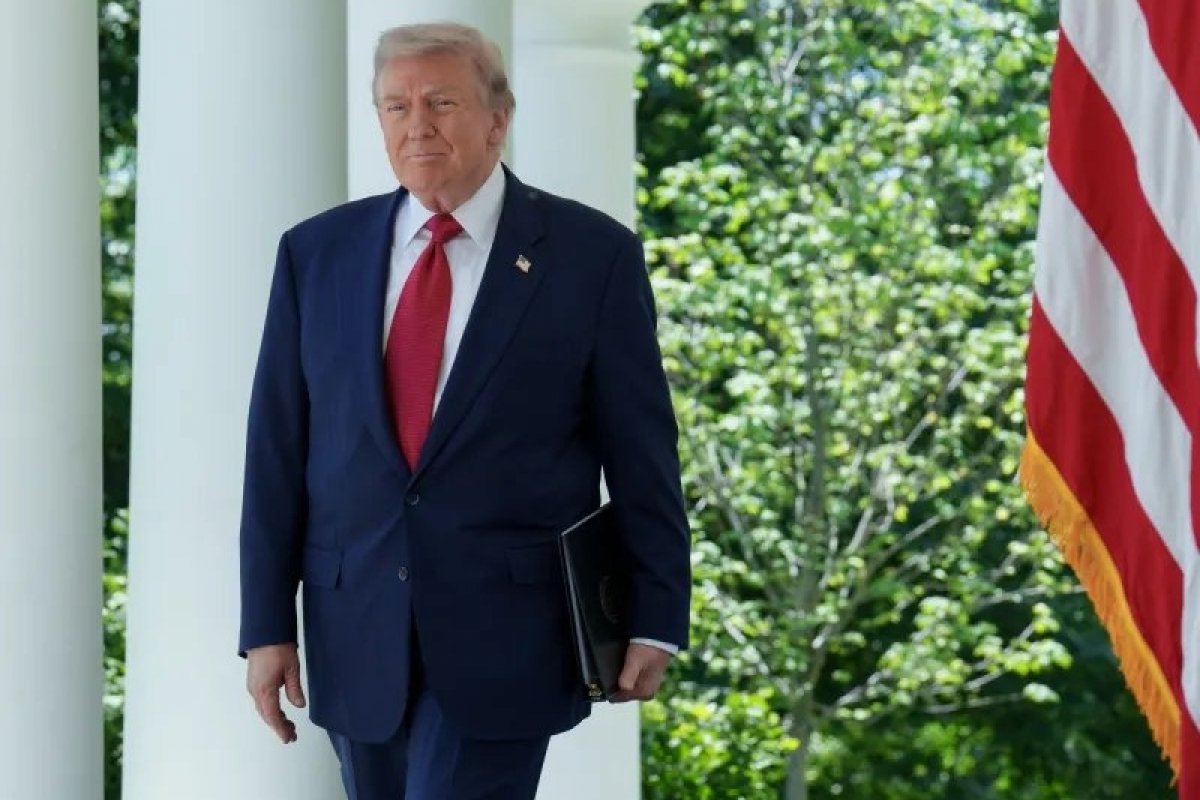 Vídeo: Trump chama jornalista de ‘burra’ ao ser questionado sobre construção de salão de festas na Casa Branca Vídeo: Trump chama jornalista de ‘burra’ ao ser questionado sobre construção de salão de festas na Casa Branca