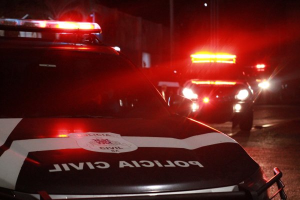 [Pai é preso acusado de estuprar filha de 10 anos com ajuda do irmão adolescente]