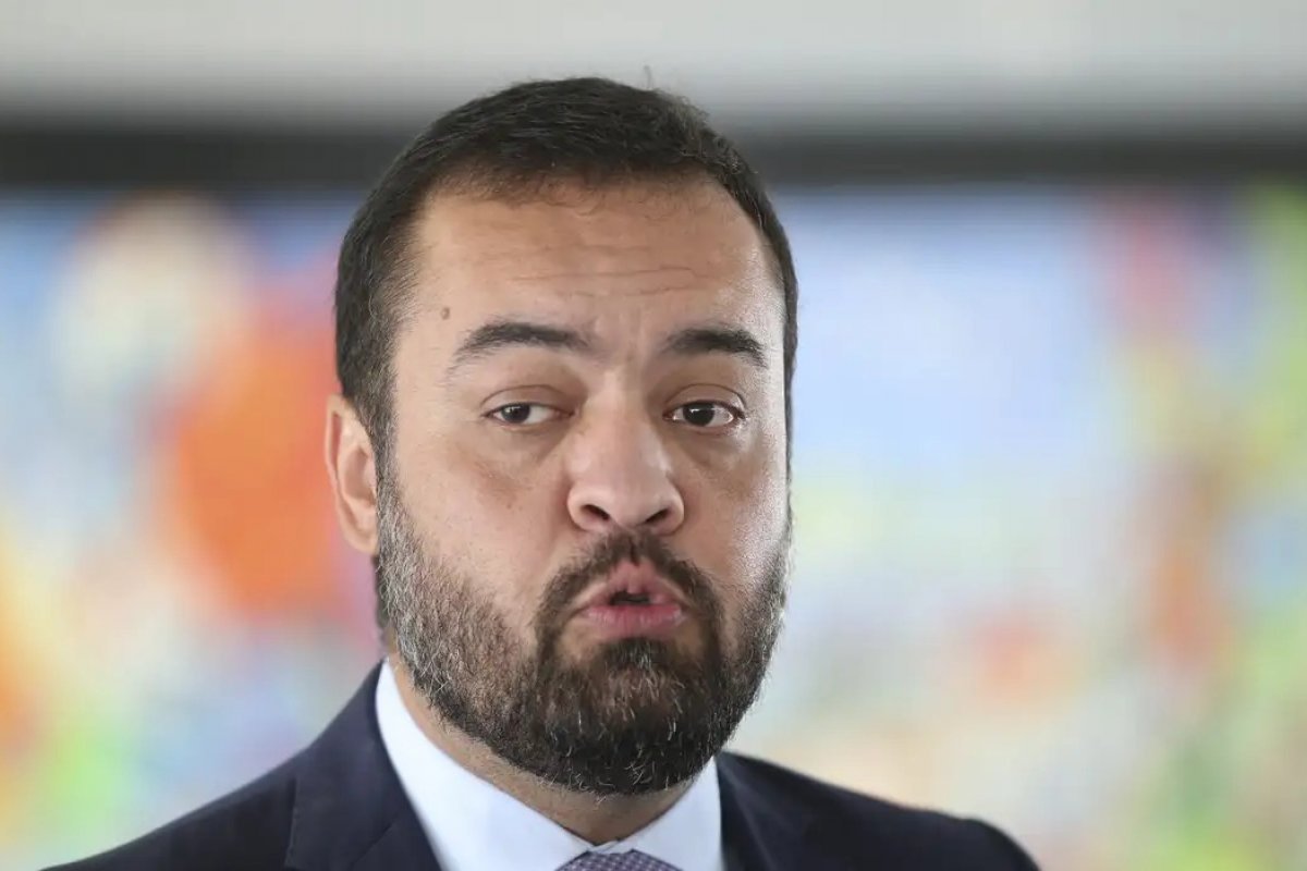 Cláudio Castro, ex-governador do RJ, é alvo de investigação da Polícia Federal