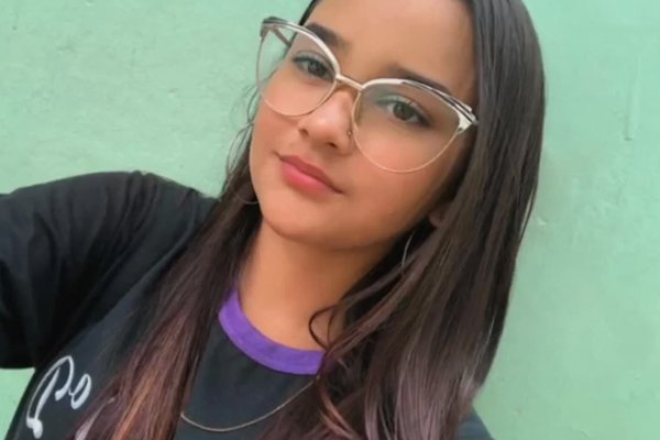 [Adolescente morre após sofrer choque elétrico enquanto usava chapinha na Bahia ]