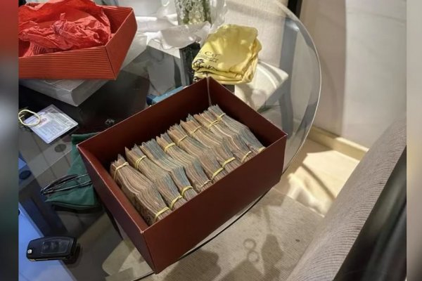 [PF encontra meio milhão de reais na casa de policial civil alvo da 'Operação Sem Refino']