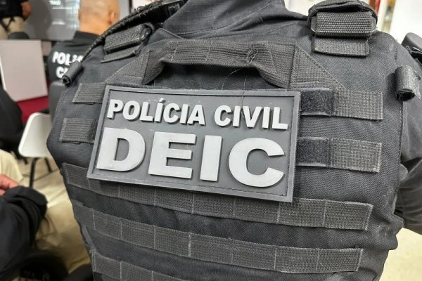 [Homem é preso por roubar joia de R$ 8 mil e agredir turista em Salvador]