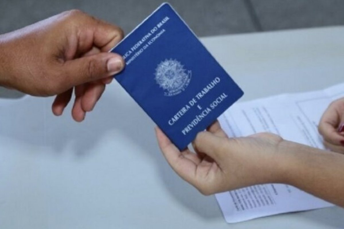 SineBahia anuncia novas oportunidades de emprego para esta segunda-feira (18)