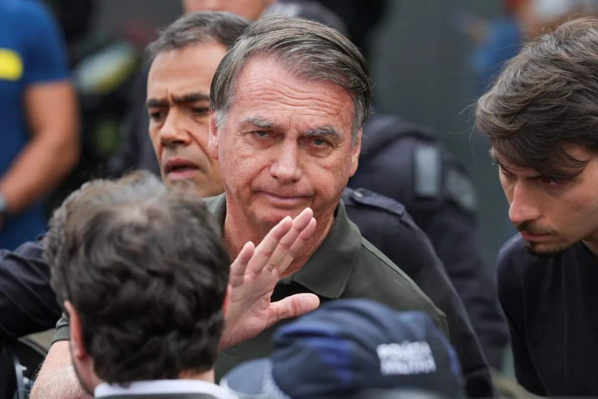 Quaest: apoio à prisão de Jair Bolsonaro cai e divisão entre brasileiros aumenta