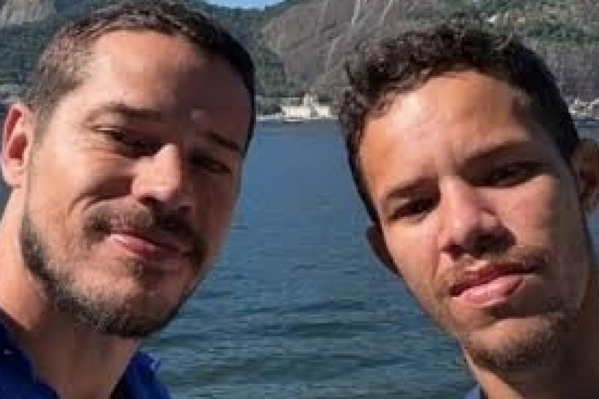 Ator José Loreto surpreende seu sósia, Lorran, com uma casa!