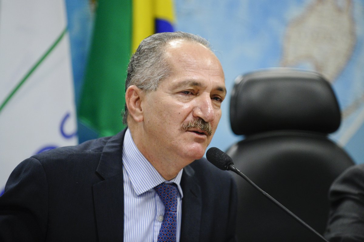 “Haverá uma judicialização”, diz Aldo Rabelo após ser substituído por Joaquim Barbosa pelo partido na pré-candidatura à presidência 