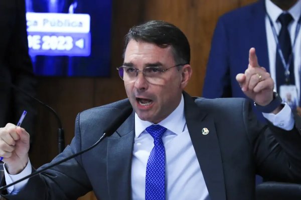 [Flávio Bolsonaro aciona TSE contra Atlas após pesquisa apontar queda em cenários de 1º e 2º turno ]
