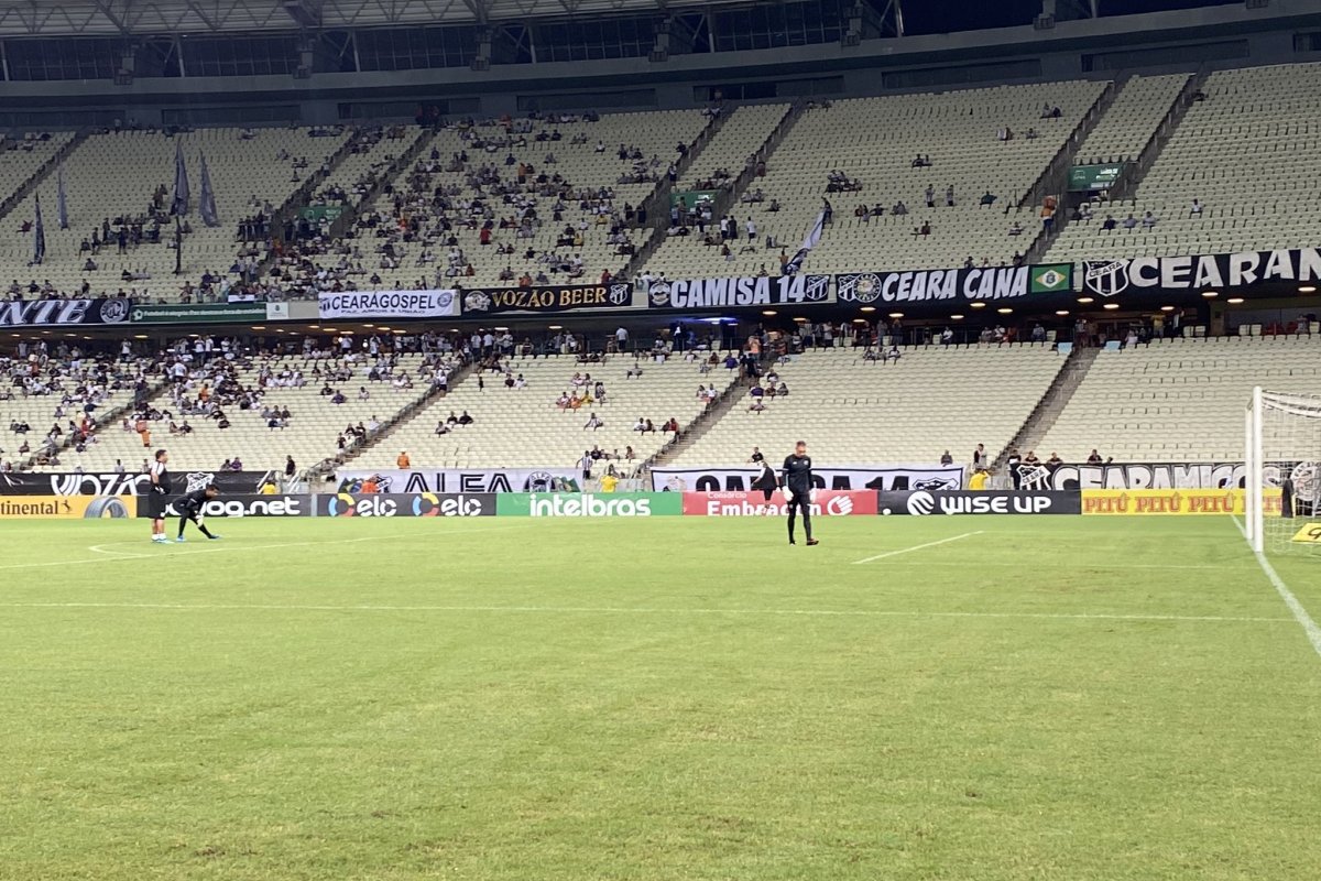 Vitória perde para o Ceará no jogo de ida da terceira fase da Copa do Brasil