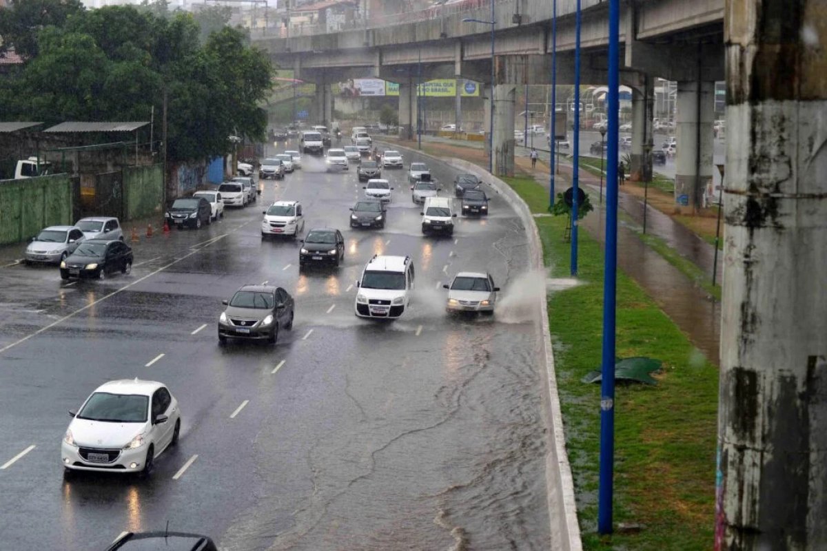 Circulação de umidade marítima atinge Salvador e provoca chuvas fortes nesta quarta-feira (20)