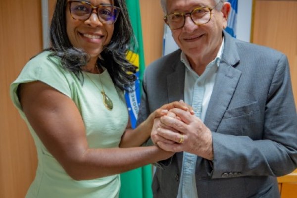 [Prefeito de Camaçari viaja para Inglaterra para acompanhar investimento no CT do Bahia ]