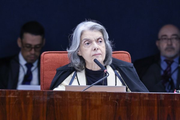 [Carmen Lúcia vota para derrubar flexibilização da Lei da Ficha Limpa: 