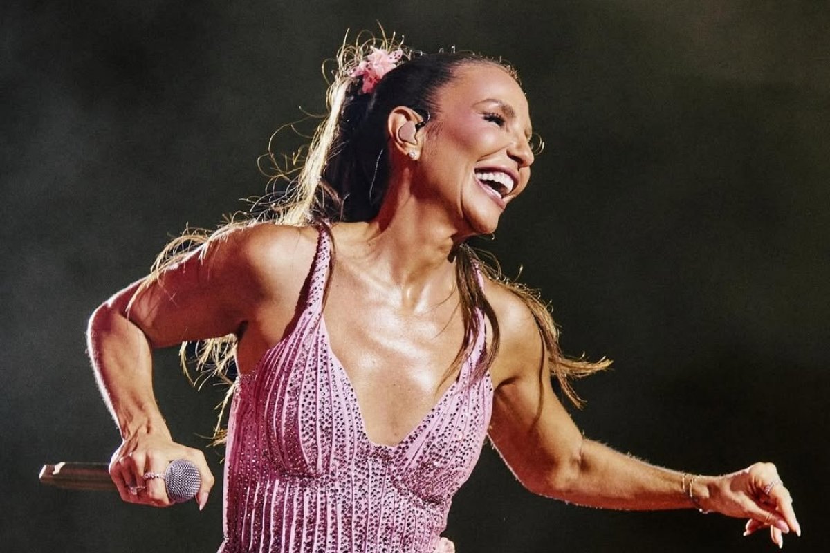 Ivete Sangalo fará show de despedida da seleção antes da Copa Ivete Sangalo fará show de despedida da seleção antes da Copa