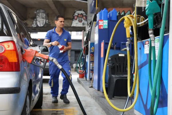 [Subvenção da gasolina é fixada em R$ 0,44 por litro, anuncia governo]