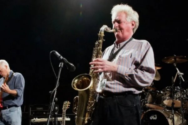 [Morre Dick Parry, saxofonista histórico do Pink Floyd, aos 83 anos]