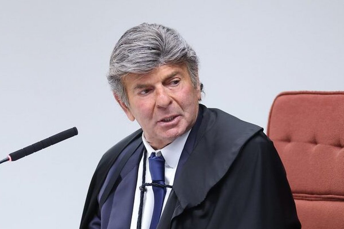  Fux acompanha Mendonça e vota para manter pai e primo de Vorcaro presos