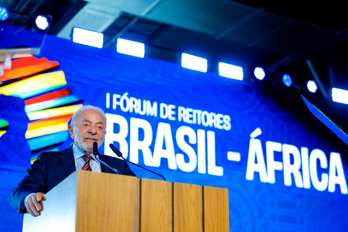 A extrema direita "transforma as salas de aula em instrumento de dominação", diz Lula