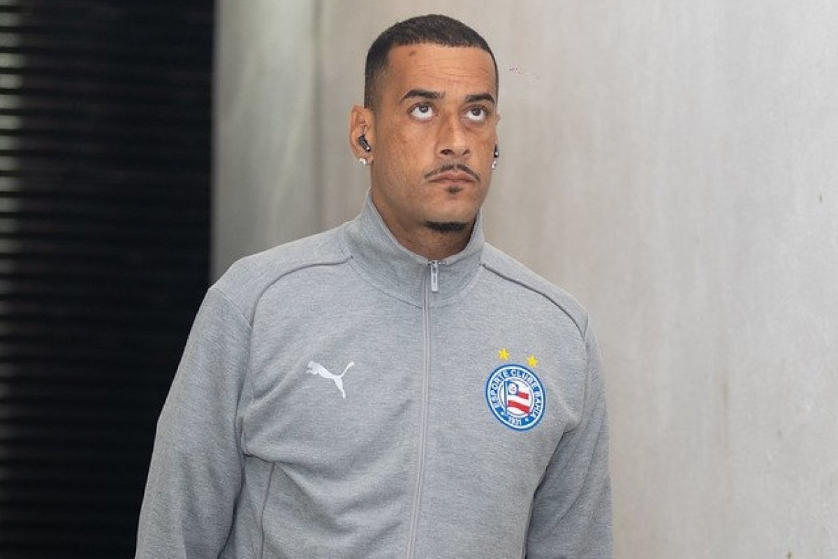 Léo Vieira sofre lesão na primeira etapa de duelo contra Coritiba e precisa ser substituído no intervalo Léo Vieira sofre lesão na primeira etapa de duelo contra Coritiba e precisa ser substituído no intervalo