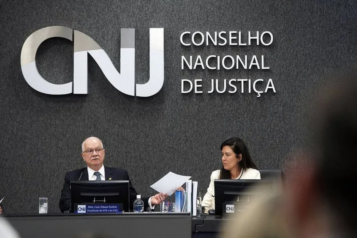 CNJ aprova implementar contracheque único de magistrados para controlar penduricalhos