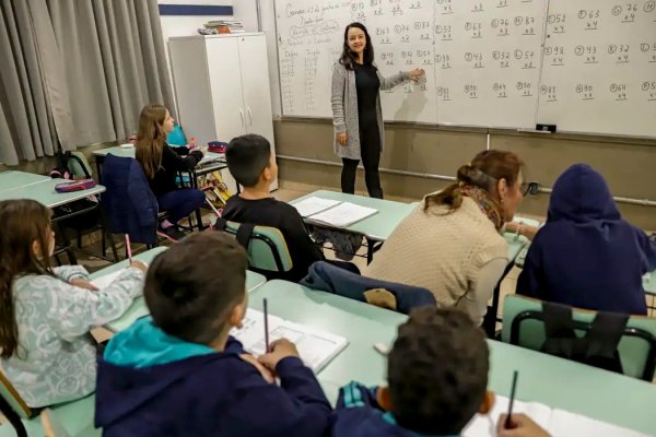[Senado aprova MP que estabelece piso de R$ 5.130 para professores]