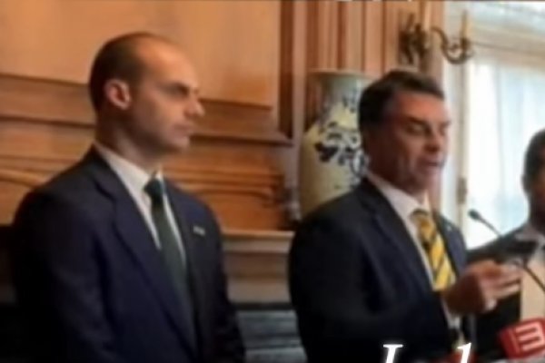 [Vídeo: “Enquanto Lula veio à Casa Branca fazer lobby para traficante, eu vim fazer exatamente o contrário”, diz Flávio Bolsonaro em encontro com Donald Trump]