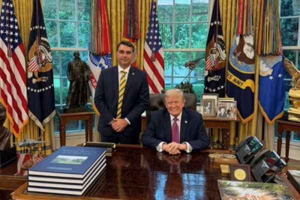 [Trump voltou a elogiar Lula durante encontro com Flávio Bolsonaro, diz colunista]