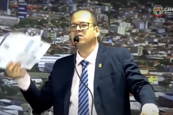[Vídeo: Marcos do Ovo, vereador de Jequié, volta a tecer críticas sobre Zé Cocá: 