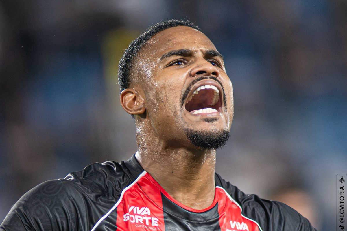 Lateral do Vitória, Nathan Mendes, sofre entorse no joelho esquerdo