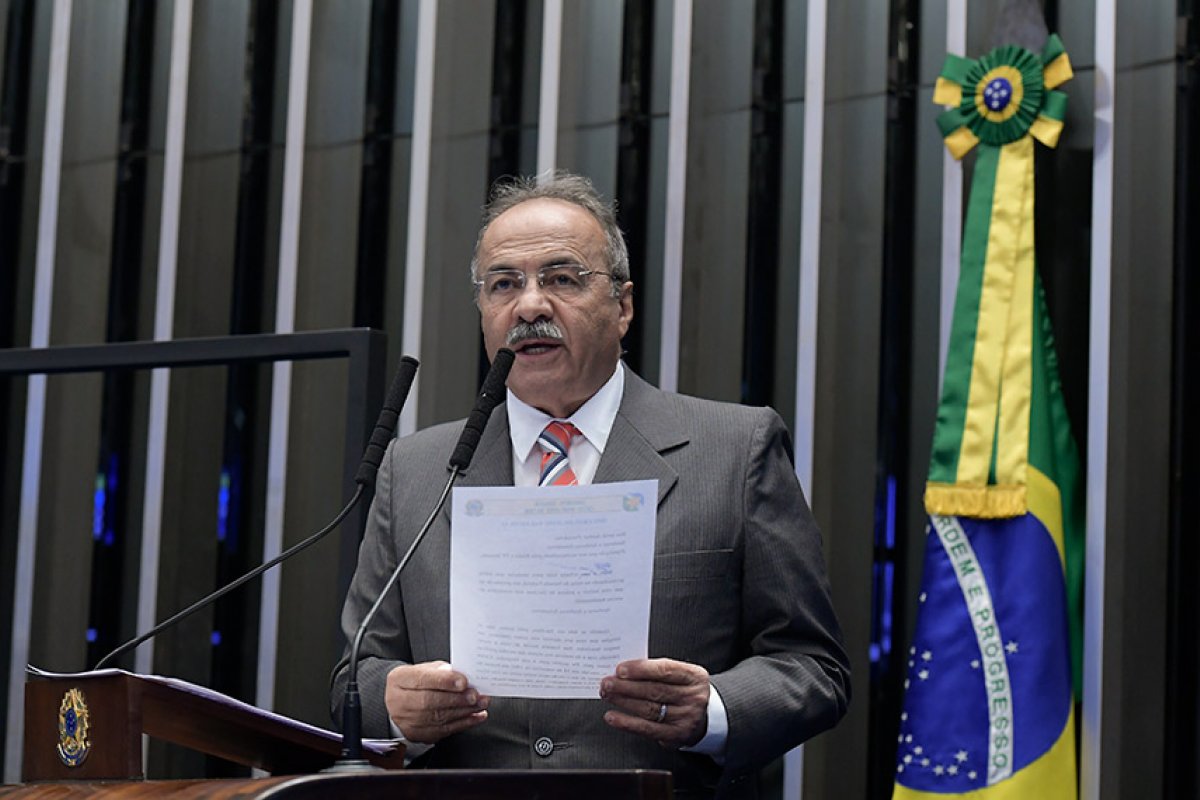 Senadores alertam sobre fechar as fronteiras do país para conter coronavírus