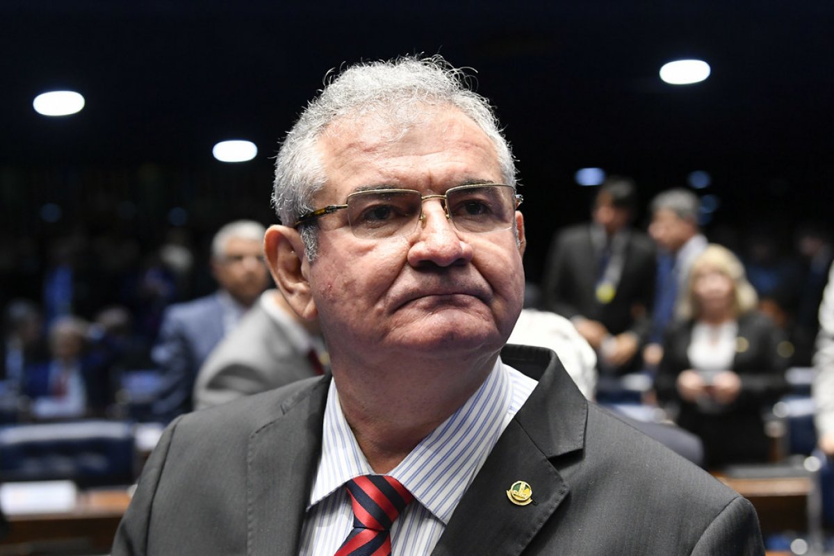 Vídeo: Em evento sobre educação, Angelo Coronel elogia Fundo criado por Lula