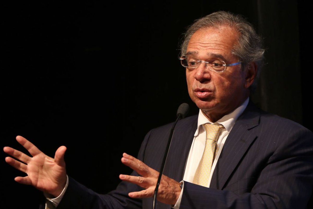 Guedes pode isentar de imposto produtos médicos e hospitalares