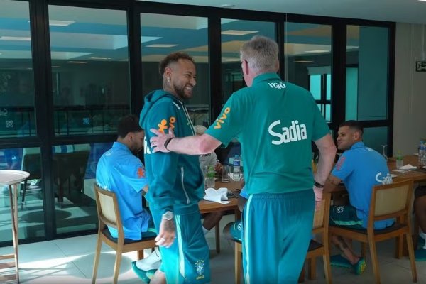 [Se recuperando de lesão, Neymar faz primeira atividade em campo na Seleção]