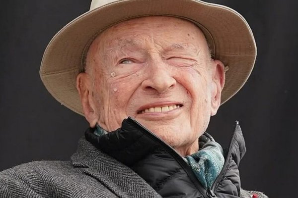 [ Edgar Morin, filósofo francês, morre aos 104 anos de idade]