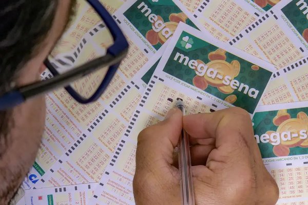 [Mega-Sena sorteia prêmio acumulado de R$ 10 milhões neste sábado (30)]
