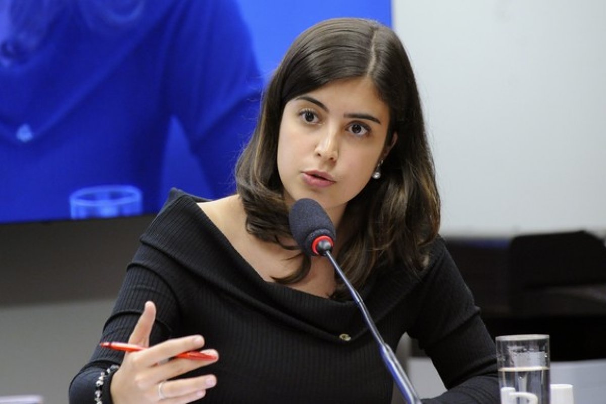 Deputada Tabata Amaral apresenta projeto para licença paternidade de 60 dias