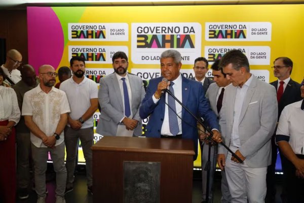 [Jerônimo sanciona lei que cria abono extraordinário para profissionais da educação da rede estadual]