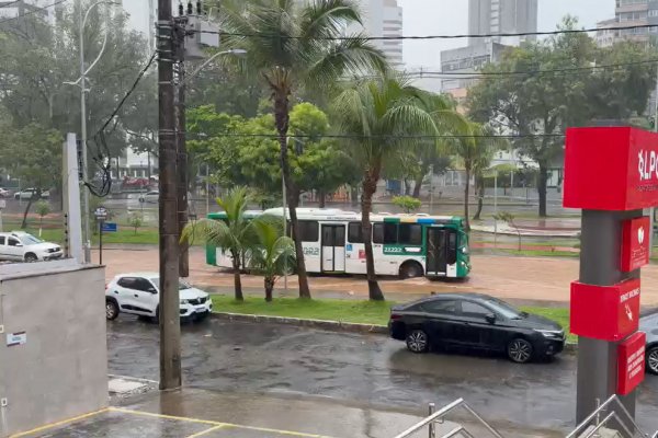 [Vídeo: chuva provoca alagamentos e transtornos nas principais avenidas de Salvador ]