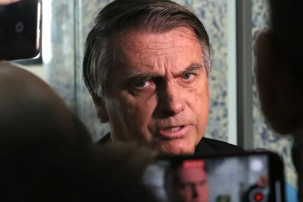 Bolsonaro não recebe autorização médica para mais sessões de fisioterapia, após relatório sobre limitação no ombro